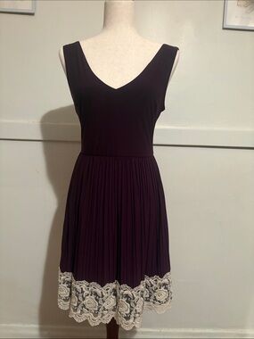 ModCloth Yellow Star V-Neck Pleated Dress with Lace Hem - Deep Plum